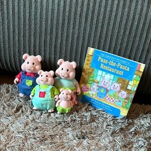 Woodzeez Pig Family Toy Set with Book